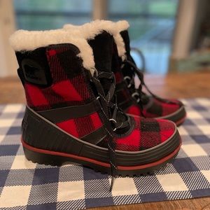 Sorel Tivoli II Red Dahlia Quarry in size 7.5.